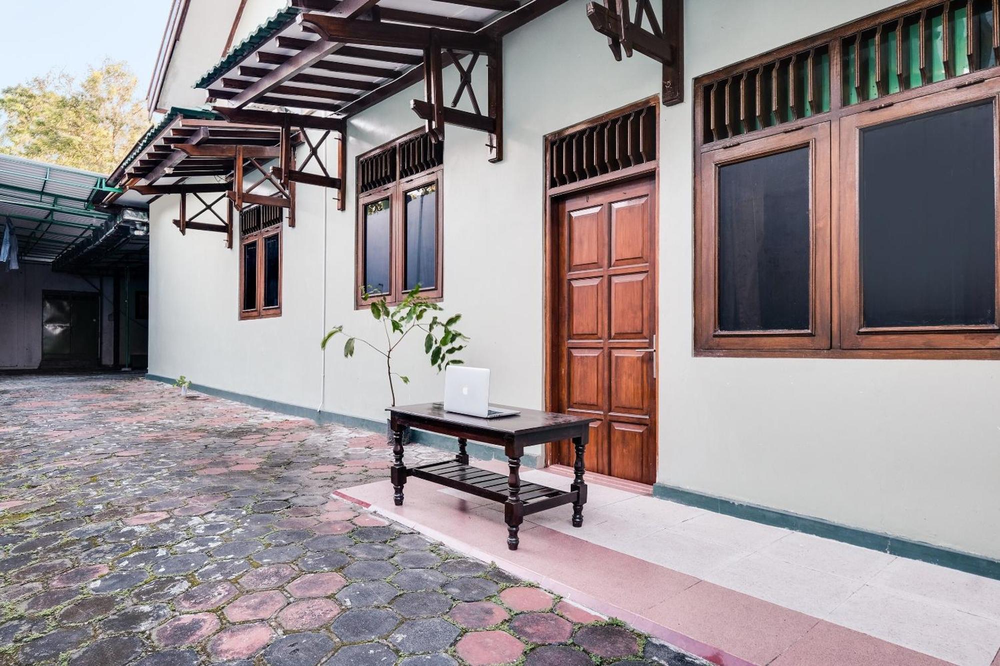 Spot On 92068 Pudja Kesuma Homestay Syariah 요그야카르타 외부 사진