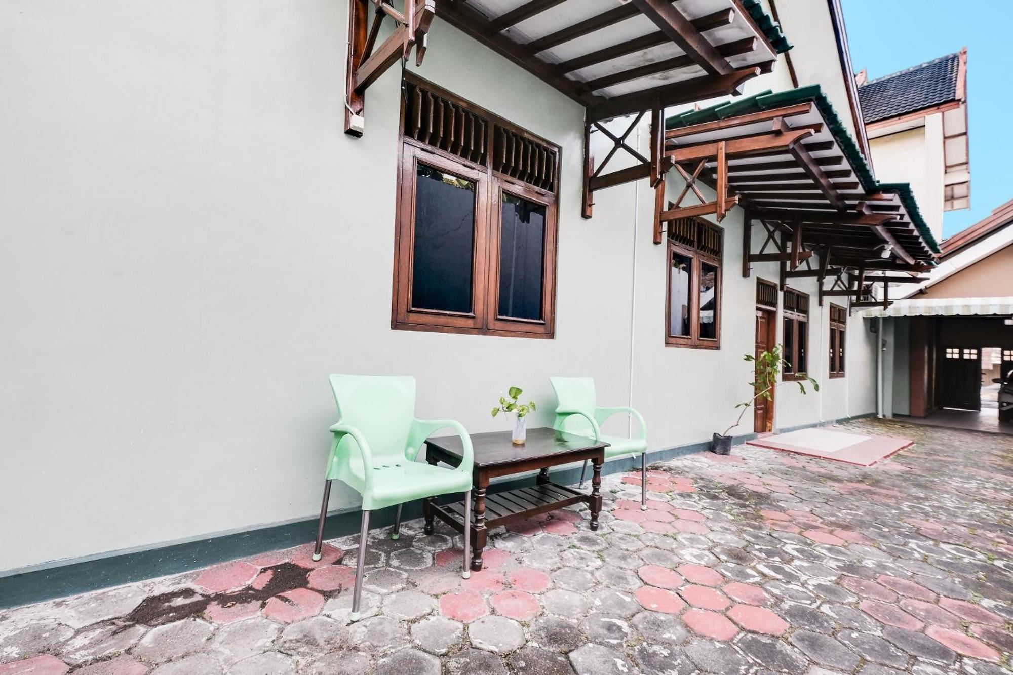 Spot On 92068 Pudja Kesuma Homestay Syariah 요그야카르타 외부 사진